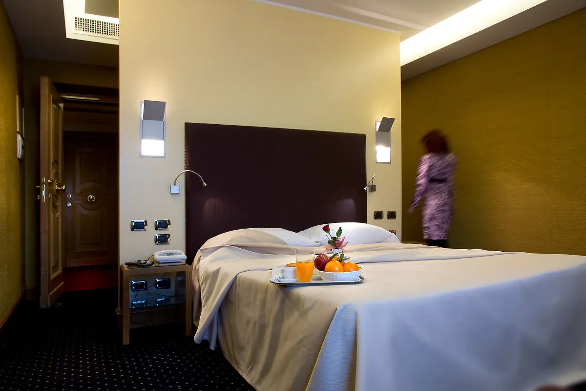 Marcella Royal Hotel - Rooftop Garden Rome