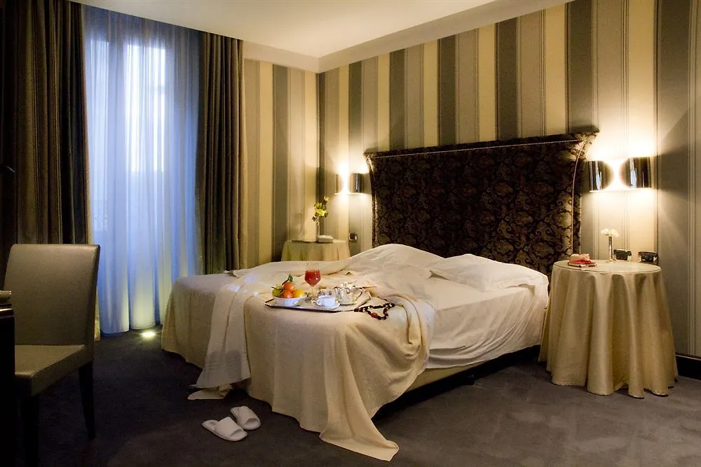 Marcella Royal Hotel - Rooftop Garden Рим Италия